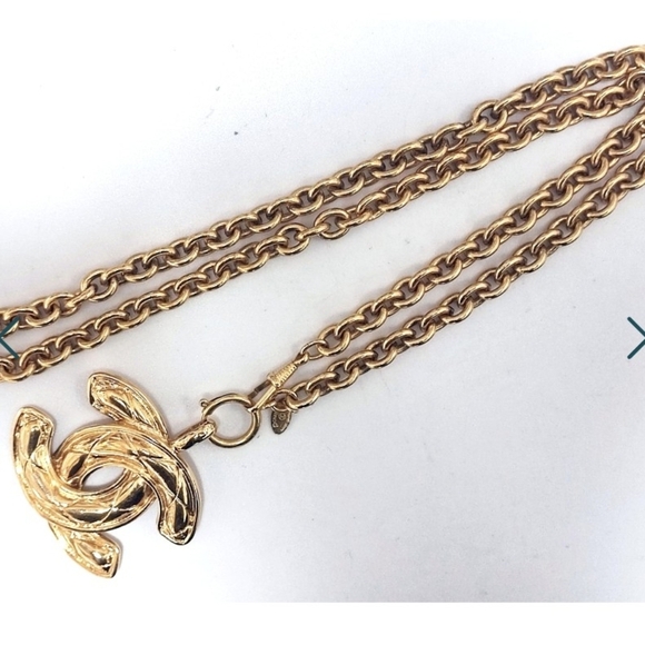 ✨ RARE Vintage CHANEL Quilted CC Logo Pendant Necklace ✨👜 Bold • 💯 Authentic - Picture 6 of 12